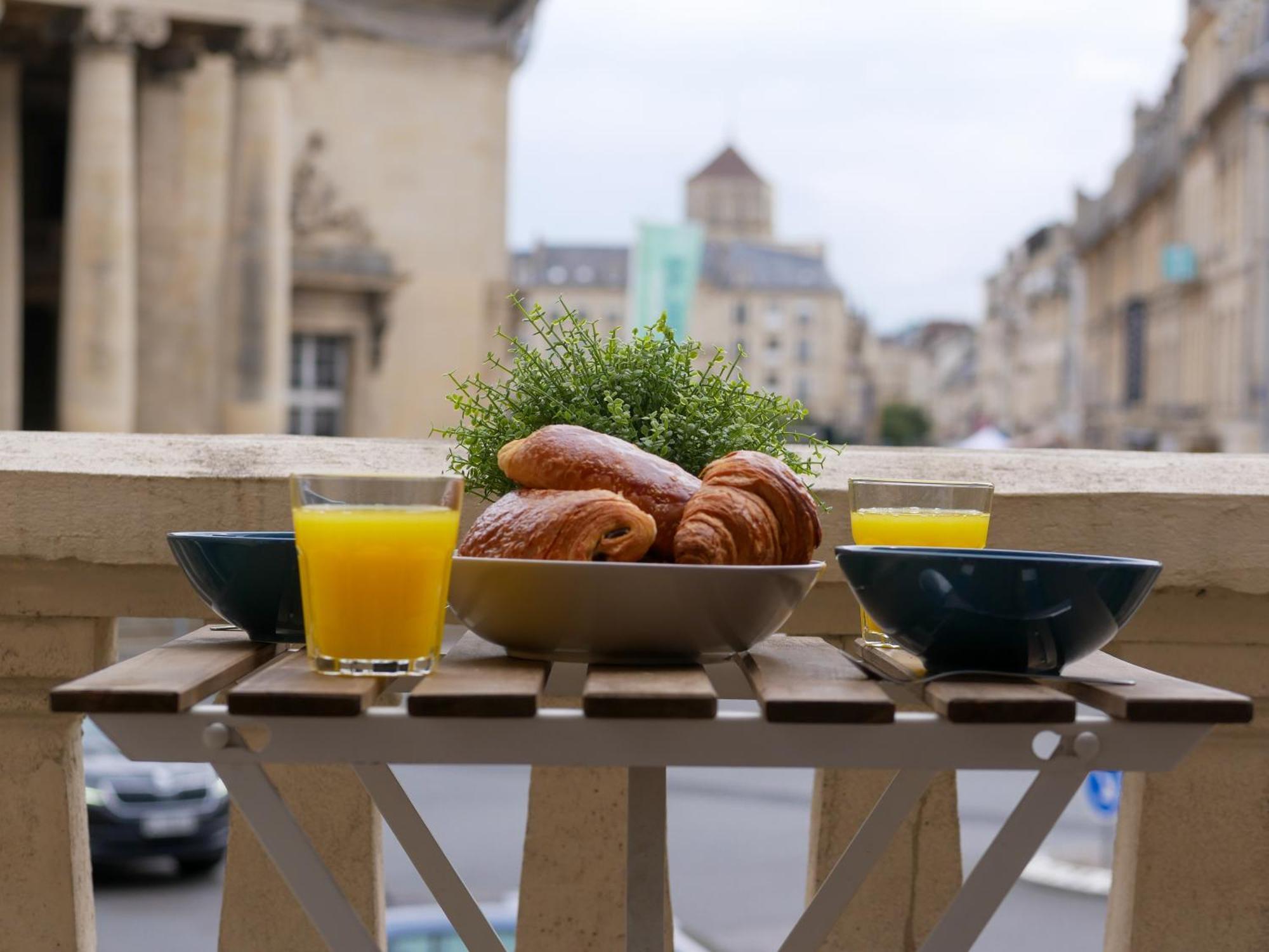 Studio Renove Avec Terrasse Et Vue Unique ! Caen Bagian luar foto